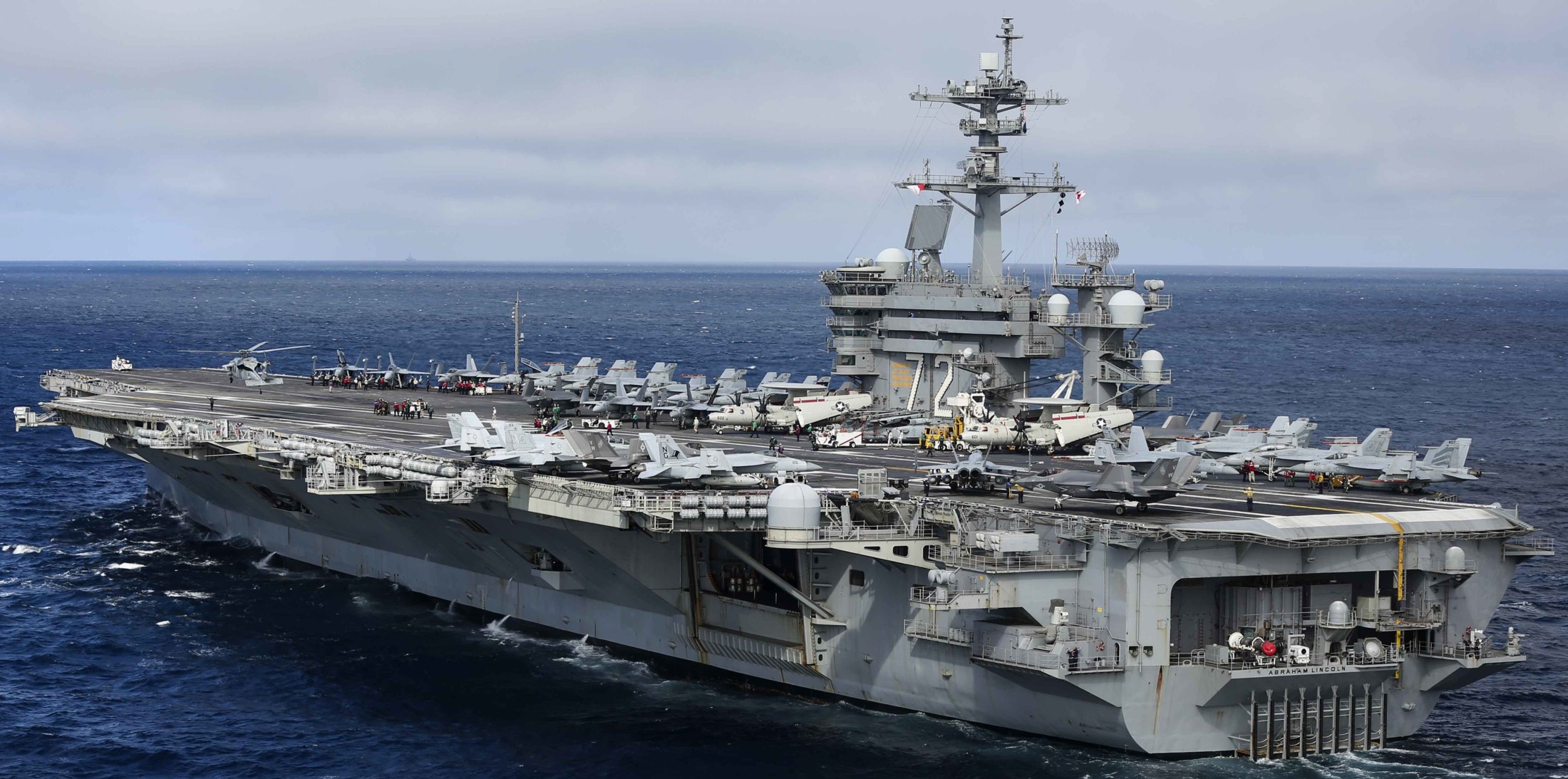 Porte-avions USS Abraham Lincoln : évolution technologique et stratégique stratégique