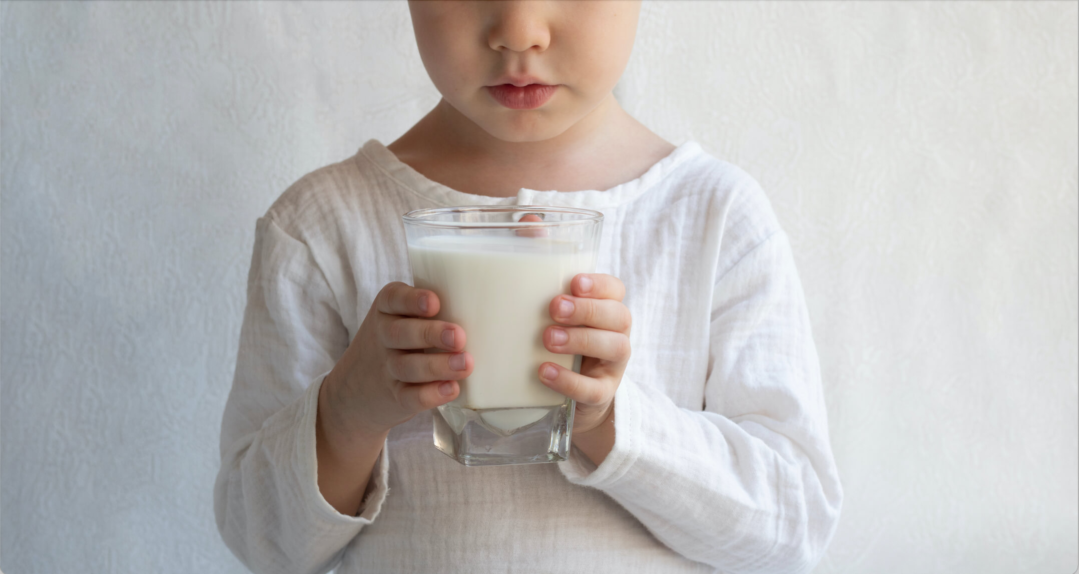 Lait de croissance vs. lait de vache : quelle alimentation pour bébé ?