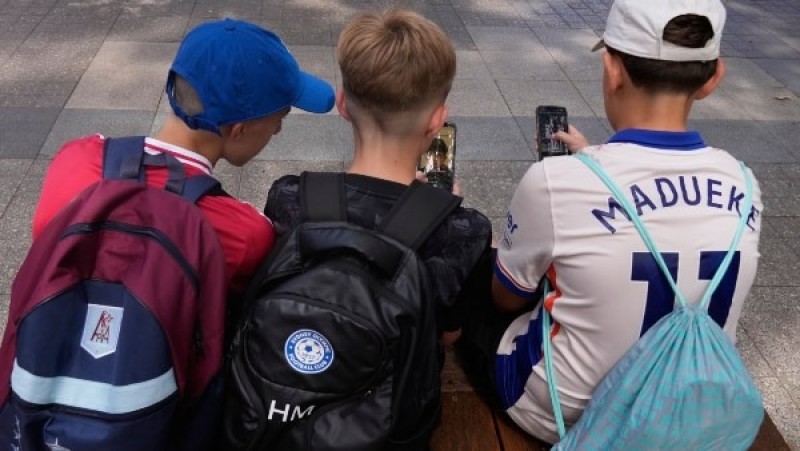 France : régulation des réseaux sociaux pour la jeunesse en 2026