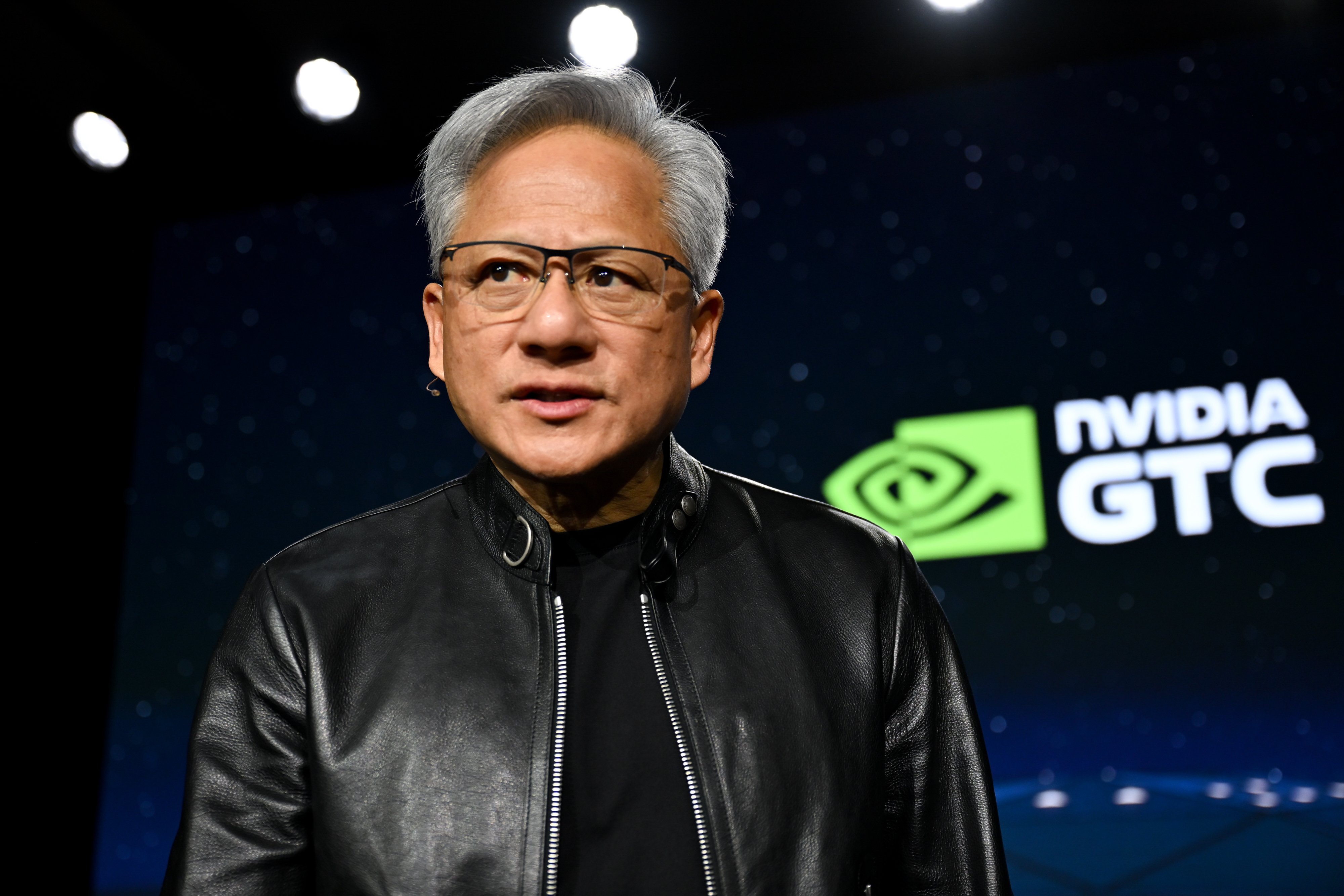 Nvidia et Jensen Huang déclarent avoir atteint l'AGI : enjeux et perspectives
